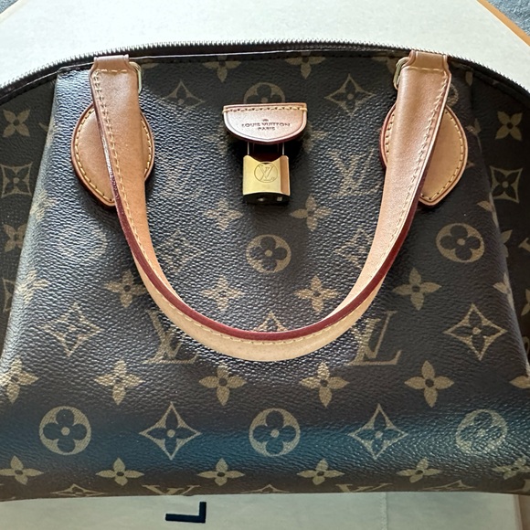 Louis Vuitton Rivoli MM - Picture 1 of 11